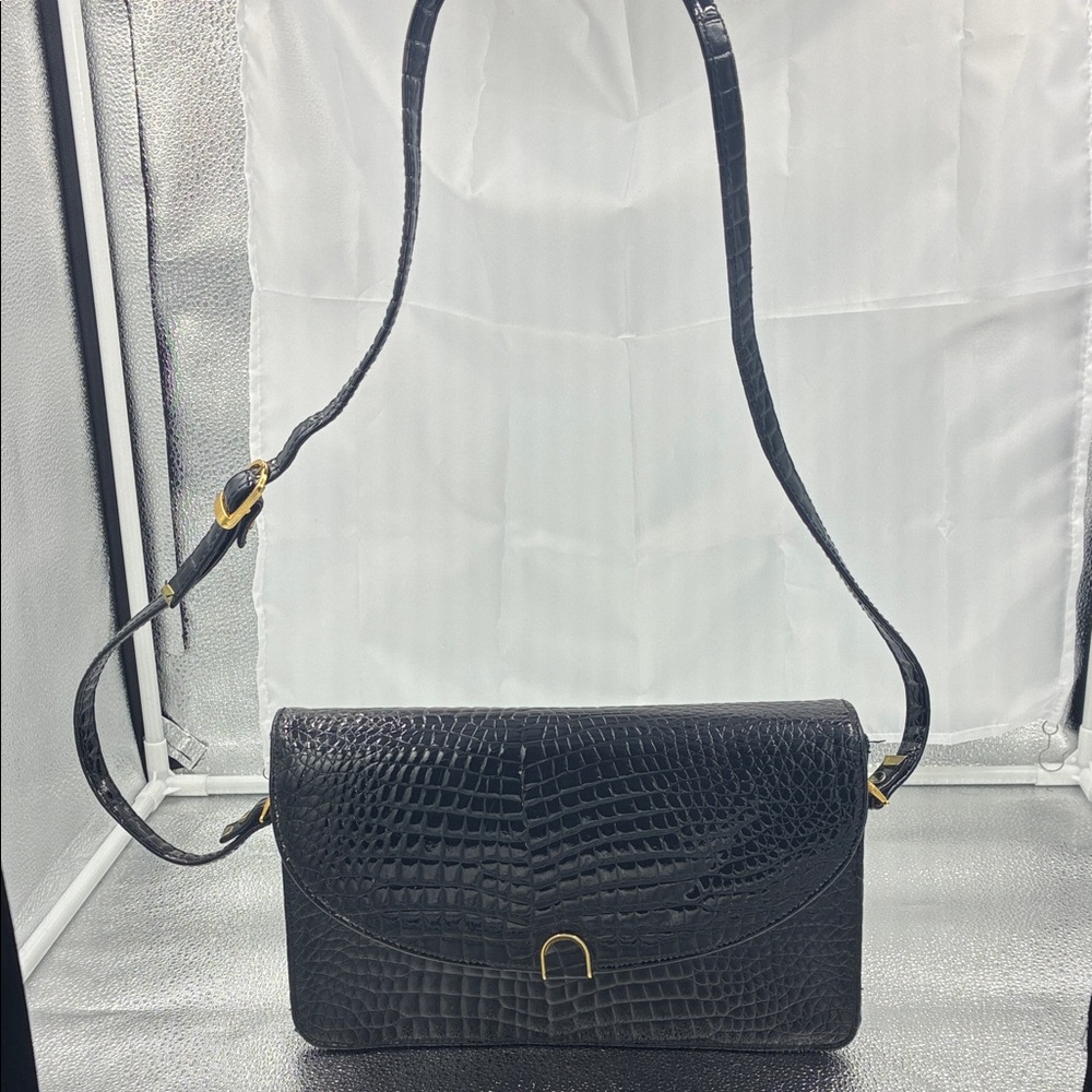 Chic Black Crocodile-Embossed Crossbody Bag